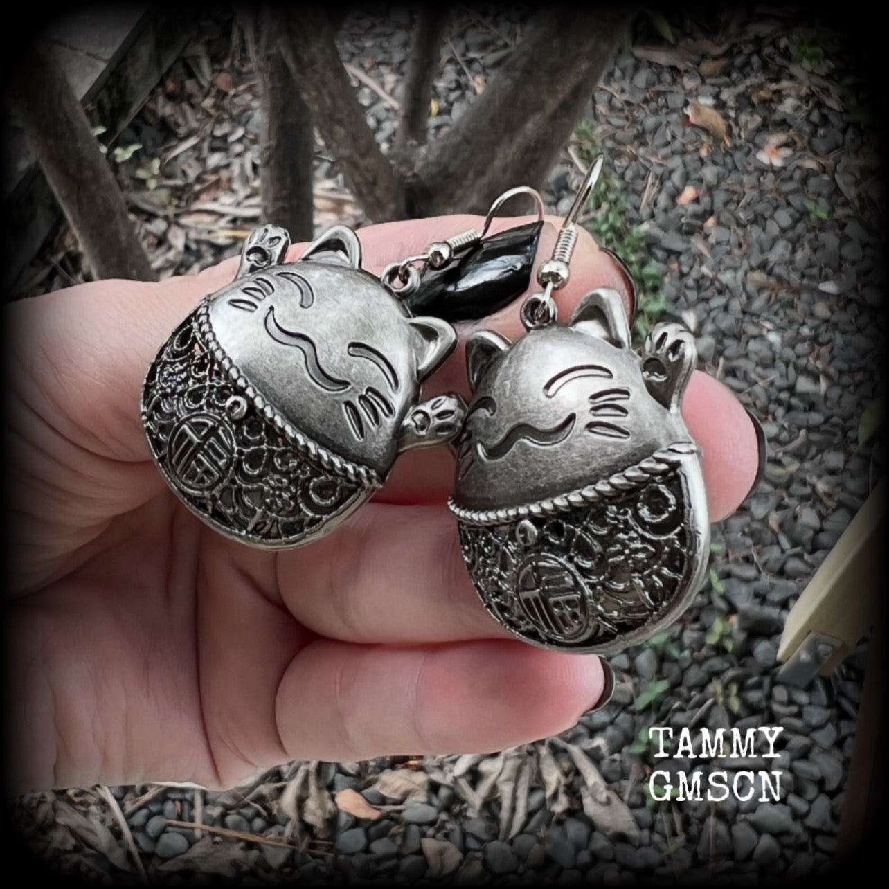 These gorgeous earrings features antique silver happy cat charms with the symbol for ‘good fortune’ on its tummy, measuring just on 5cms from tip to tip, and weighing approx 8 grams each.  This pair have been made on stainless steel french hooks, for pierced ears.