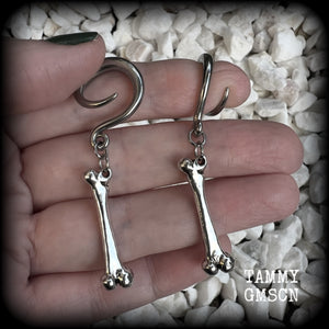 Featuring a pair of awesome antique silver leg bones, these earrings are super lightweight, weighing in at only 7 grams a piece, and are nice and dangly at just on 6.5cms.

This pair has been made on 6 gauge (4mm) surgical steel full curl hooks, to be worn in stretched lobes.

