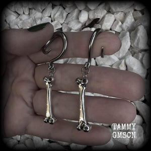 Featuring a pair of awesome antique silver leg bones, these earrings are super lightweight, weighing in at only 7 grams a piece, and are nice and dangly at just on 6.5cms.

This pair has been made on 6 gauge (4mm) surgical steel full curl hooks, to be worn in stretched lobes.

