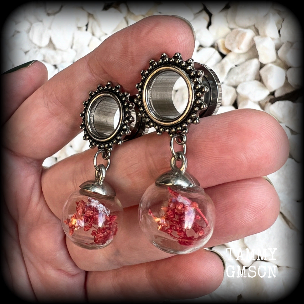 Featuring gorgeous dark pink dried flowers enclosed in clear acrylic domes, these beautiful tunnel earrings measure just on 6.5 cms from tip to tip, weighing approx 6 grams each.

This pair has been made with gorgeous boho 1/2” gauge (12mm) ornate surgical steel tunnels, suitable for stretched lobes.