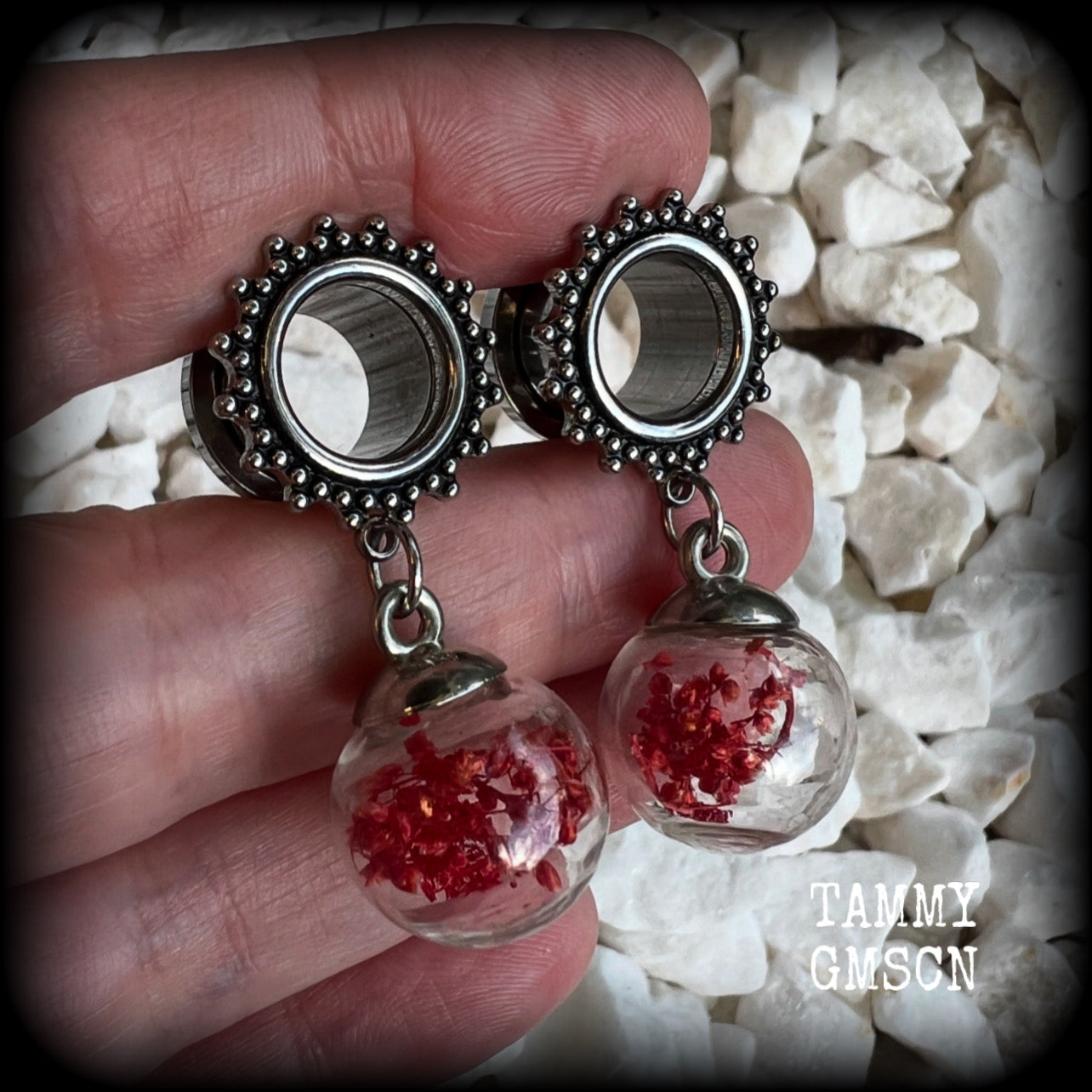 Featuring gorgeous dark pink dried flowers enclosed in clear acrylic domes, these beautiful tunnel earrings measure just on 6.5 cms from tip to tip, weighing approx 6 grams each.

This pair has been made with gorgeous boho 1/2” gauge (12mm) ornate surgical steel tunnels, suitable for stretched lobes.