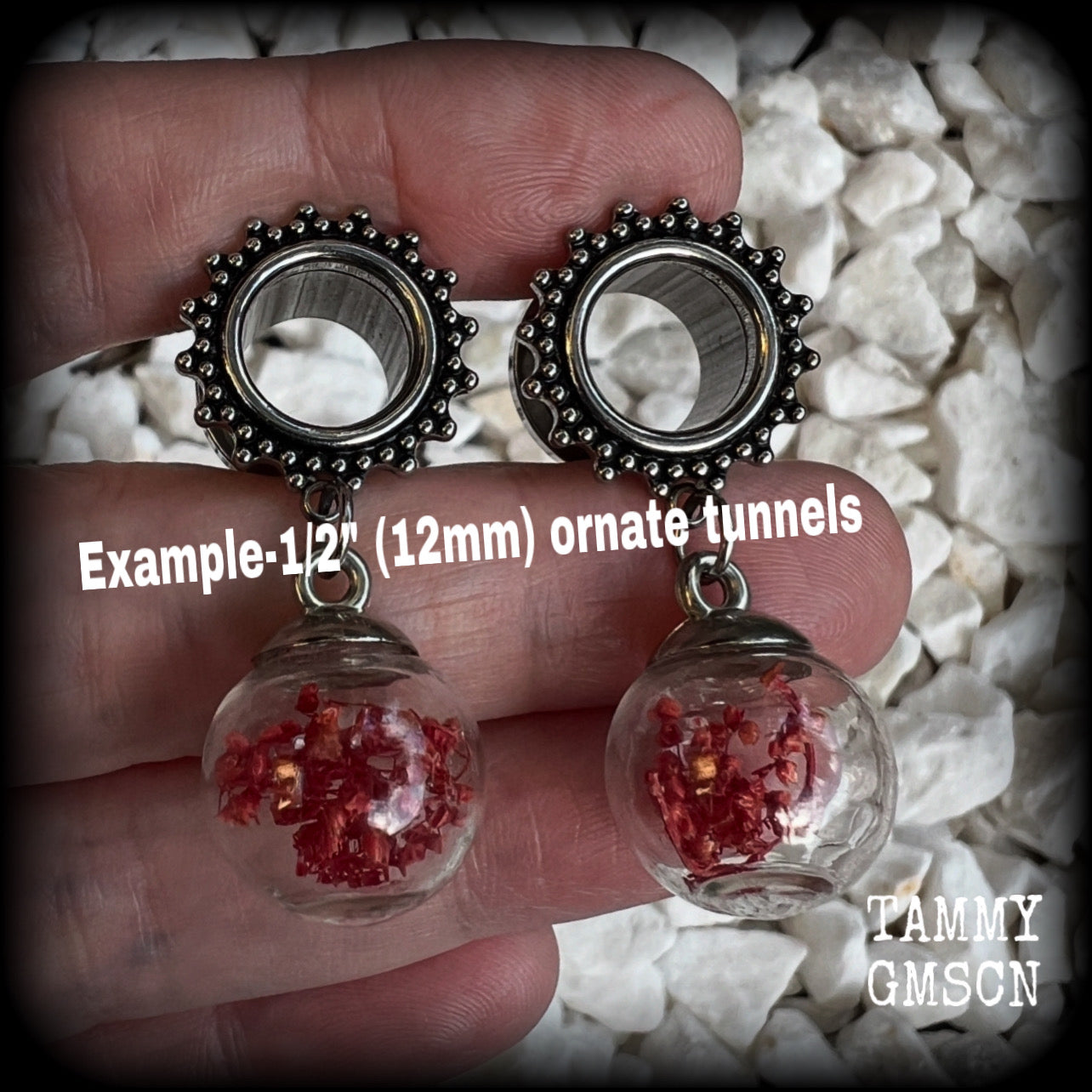Featuring gorgeous dark pink dried flowers enclosed in clear acrylic domes, these beautiful tunnel earrings measure just on 6.5 cms from tip to tip, weighing approx 6 grams each.

This pair has been made with gorgeous boho 1/2” gauge (12mm) ornate surgical steel tunnels, suitable for stretched lobes.