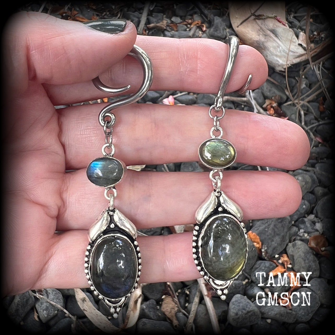 These gauged earrings feature labradorite gemstones, measuring just on 7cms from tip to tip, and weighing approx 9 grams each, not too heavy...
This pair have been made on 6 gauge (4mm) surgical steel full curl hooks, to be worn in stretched lobes.