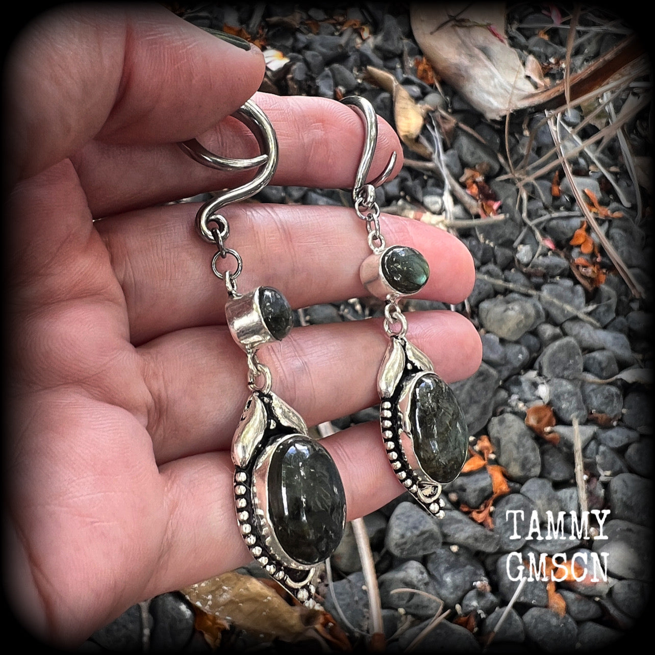 These gauged earrings feature labradorite gemstones, measuring just on 7cms from tip to tip, and weighing approx 9 grams each, not too heavy...
This pair have been made on 6 gauge (4mm) surgical steel full curl hooks, to be worn in stretched lobes.