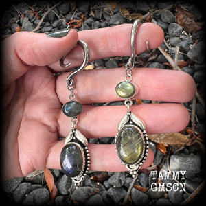 These gauged earrings feature labradorite gemstones, measuring just on 7cms from tip to tip, and weighing approx 9 grams each, not too heavy...
This pair have been made on 6 gauge (4mm) surgical steel full curl hooks, to be worn in stretched lobes.