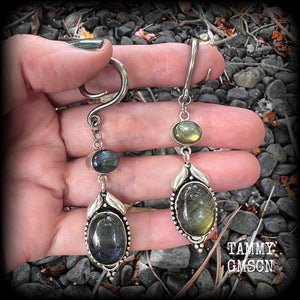 These gauged earrings feature labradorite gemstones, measuring just on 7cms from tip to tip, and weighing approx 9 grams each, not too heavy...
This pair have been made on 6 gauge (4mm) surgical steel full curl hooks, to be worn in stretched lobes.