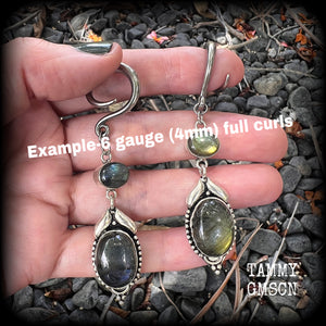 These gauged earrings feature labradorite gemstones, measuring just on 7cms from tip to tip, and weighing approx 9 grams each, not too heavy...
This pair have been made on 6 gauge (4mm) surgical steel full curl hooks, to be worn in stretched lobes.