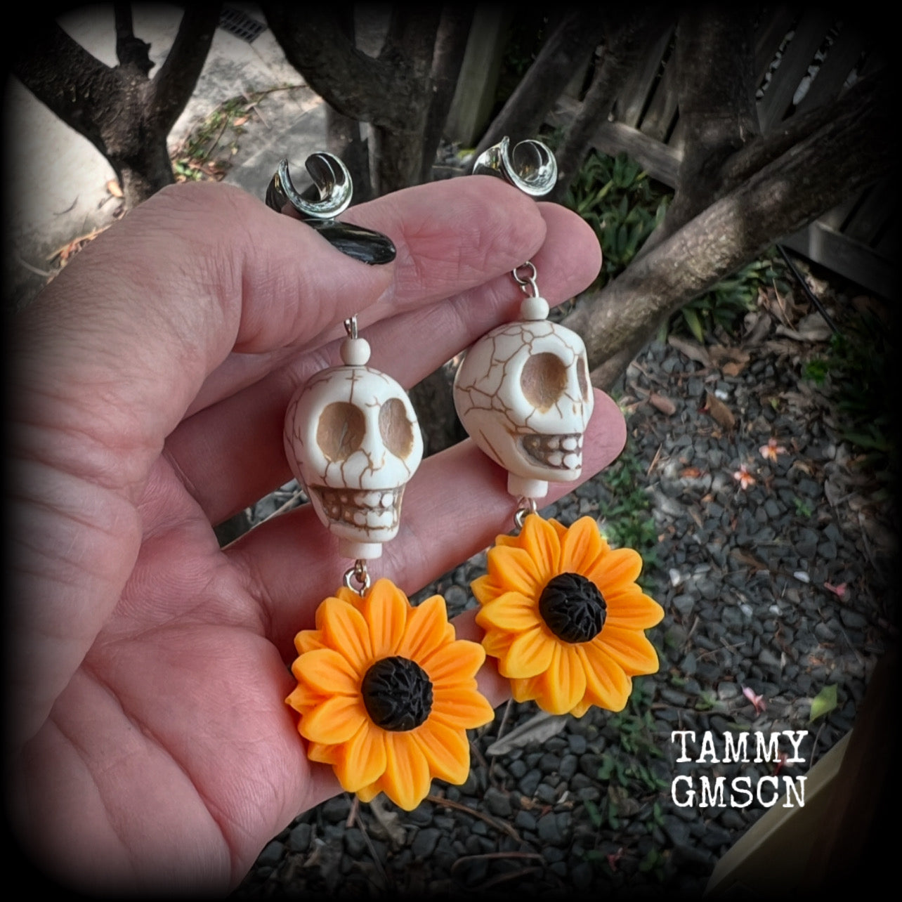 Featuring gorgeous orange sunflowers hanging beneath large bone white stone skulls, these earrings are big and beautiful !! 

These earrings weigh in at around 16 grams a piece, and nice and dangly at just under 8.5cms from tip to tip.

This pair have been made with 0 gauge (8mm) surgical steel cradles, suitable for stretched lobes.