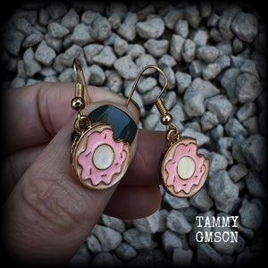 This pair of adorable antique gold and enamel iced doughnut earrings measures just on 3.5cms from tip to tip, and are super light weight at only a few grams each.

This pair has been made with french hooks, suitable for pierced ears.