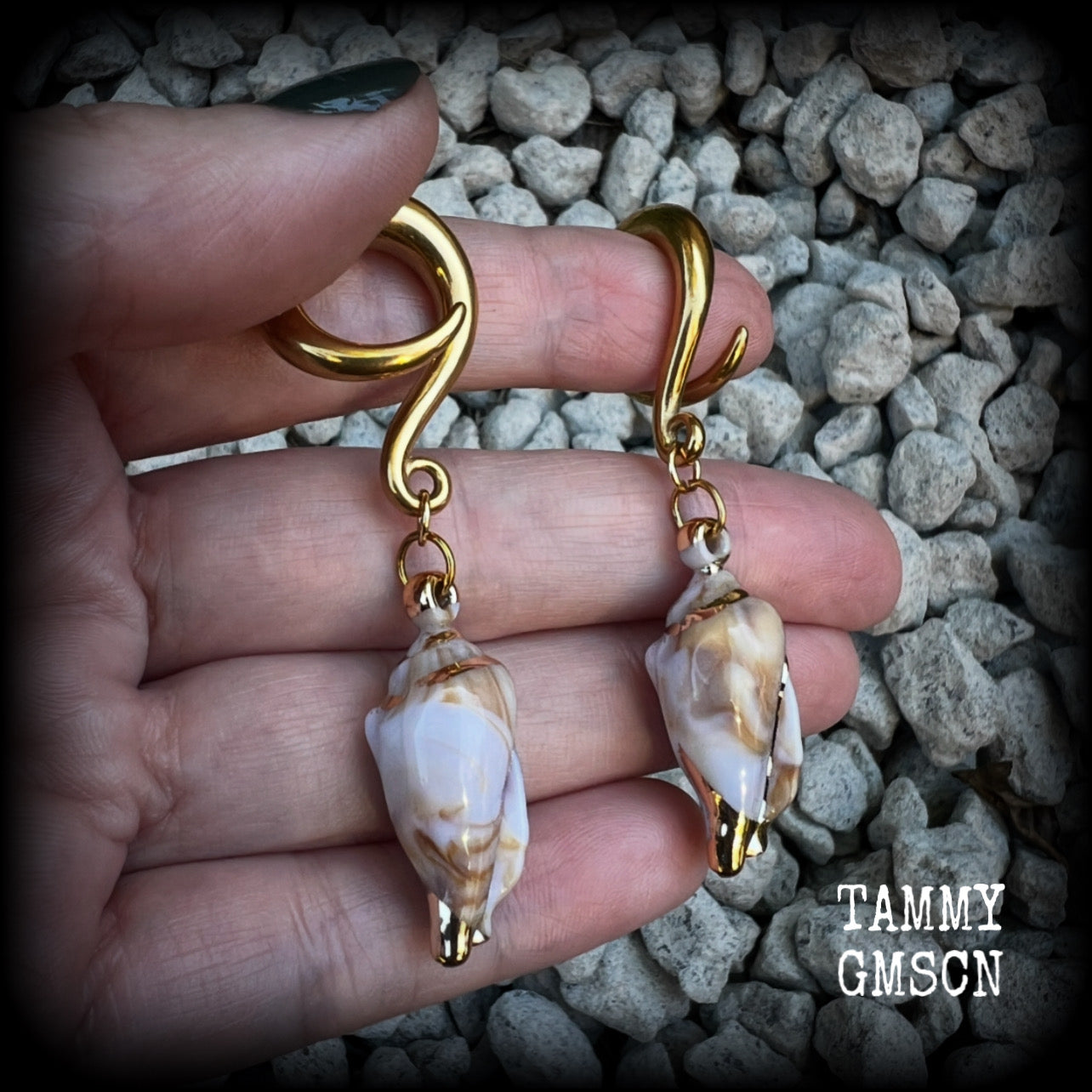 These gauged earrings feature gorgeous acrylic conch sea shells, super lightweight- weighing 10 grams each, and nice and dangly, measuring just on 7cms from tip to tip. 

These beautiful earrings have been made on 2 gauge (6mm) surgical steel full curl hooks, to be worn in stretched lobes.