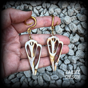 These gauged earrings feature gorgeous acrylic conch sea shell slices , super lightweight- weighing 7 grams each, and nice and dangly, measuring just over 8cm from tip to tip. 

These beautiful earrings have been made on 6 gauge (4mm) surgical steel full curl hooks, to be worn in stretched lobes.