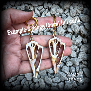These gauged earrings feature gorgeous acrylic conch sea shell slices , super lightweight- weighing 7 grams each, and nice and dangly, measuring just over 8cm from tip to tip. 

These beautiful earrings have been made on 6 gauge (4mm) surgical steel full curl hooks, to be worn in stretched lobes.