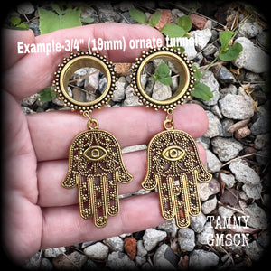 These awesome antique gold hamsa hand gauged earrings weigh approx 15 grams each, and are nice and dangly,hanging just on 8cms from tip to tip.
This pair have been made on 3/4 gauge (19mm) surgical steel ornate tunnels, for stretched lobes.