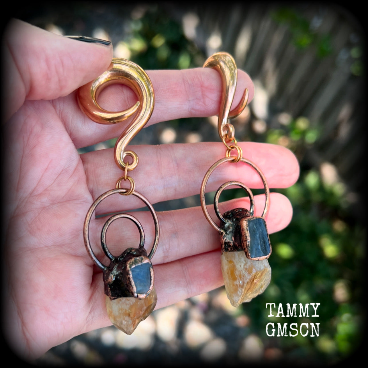 Featuring gorgeous labradorite stones sitting on front of chunky citrine gemstones in an antique copper setting, these gauged earrings measure just on 9cms from tip to tip, and weigh approx 27 grams each.
 
This pair has been made on 0 gauge (8mm) rose tone surgical steel full curl hooks, suitable to be worn in stretched lobes.