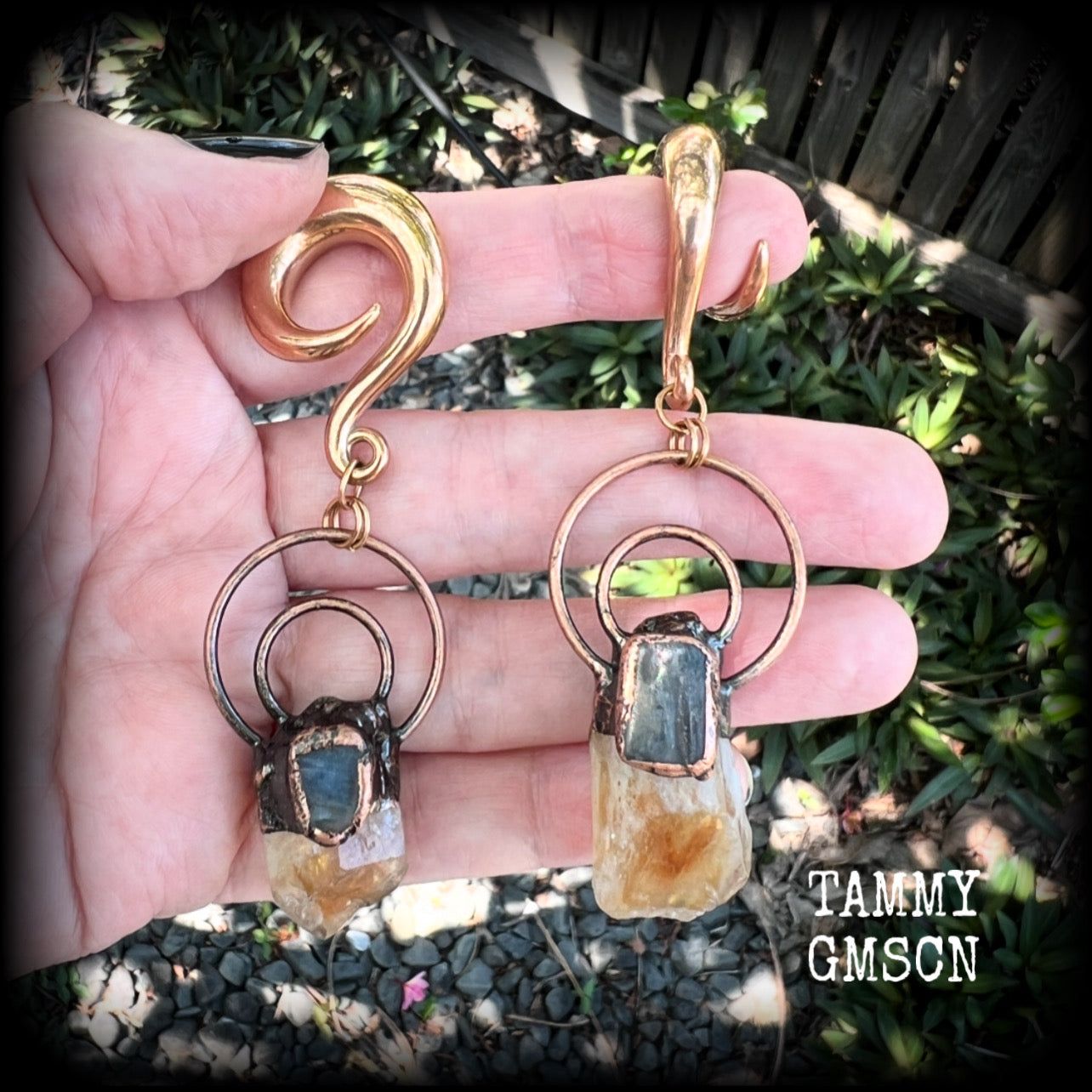 Featuring gorgeous labradorite stones sitting on front of chunky citrine gemstones in an antique copper setting, these gauged earrings measure just on 9cms from tip to tip, and weigh approx 27 grams each.
 
This pair has been made on 0 gauge (8mm) rose tone surgical steel full curl hooks, suitable to be worn in stretched lobes.