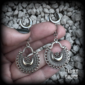 Inspired by Ishtar, Mesopotamian Goddess of love, beauty, sex and war, these beautiful ear hangers feature gorgeous boho antique silver crescent moons.  This is a lightweight pair of earrings at approx 5 grams each, and measuring just over 5.5cms from tip to tip.  This pair has been made on 00 gauge (10mm) surgical steel cradles, to be worn in stretched lobes.