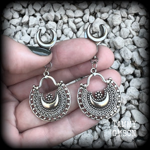 Inspired by Ishtar, Mesopotamian Goddess of love, beauty, sex and war, these beautiful ear hangers feature gorgeous boho antique silver crescent moons.  This is a lightweight pair of earrings at approx 5 grams each, and measuring just over 5.5cms from tip to tip.  This pair has been made on 00 gauge (10mm) surgical steel cradles, to be worn in stretched lobes.