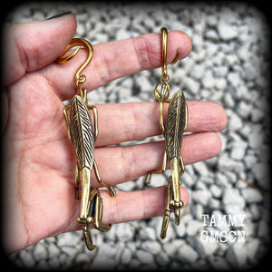 These awesome brass ear hangers feature gorgeous brass praying mantis pendants, measuring just on 10cms from tip to tip, and weighing approx 19 grams each, nice and dangly and not too heavy.

This pair has been made on 6 gauge (4mm) titanium coated surgical steel full curls, suitable for stretched lobes.