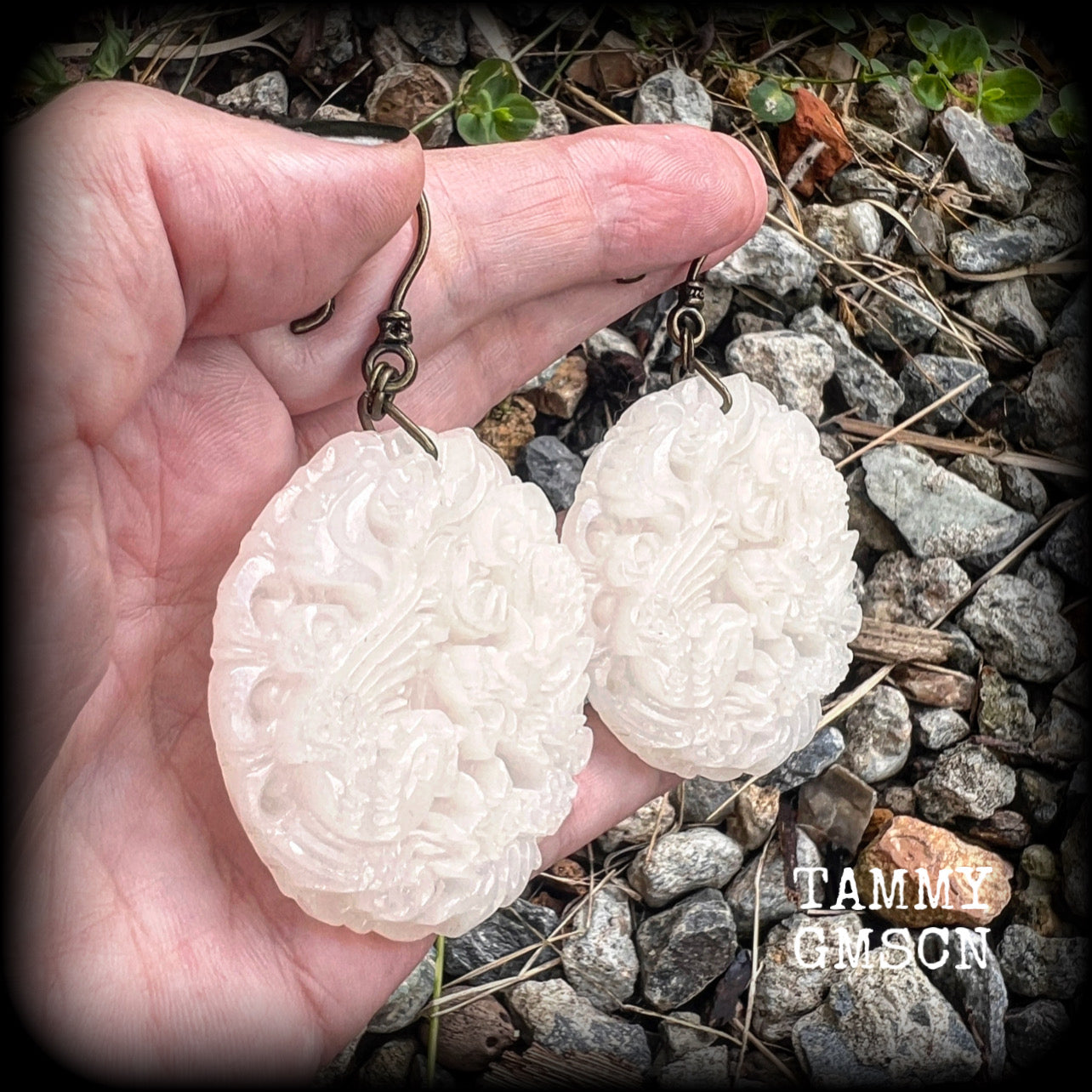These jade earrings feature a dragon and phoenix, measuring 8 cms from tip to tip, and weighing 35 grams each.
This pair have been made on small antique bronze shephard hooks, to be worn with silicone earlets in stretched ears from 8 gauge (3mm).