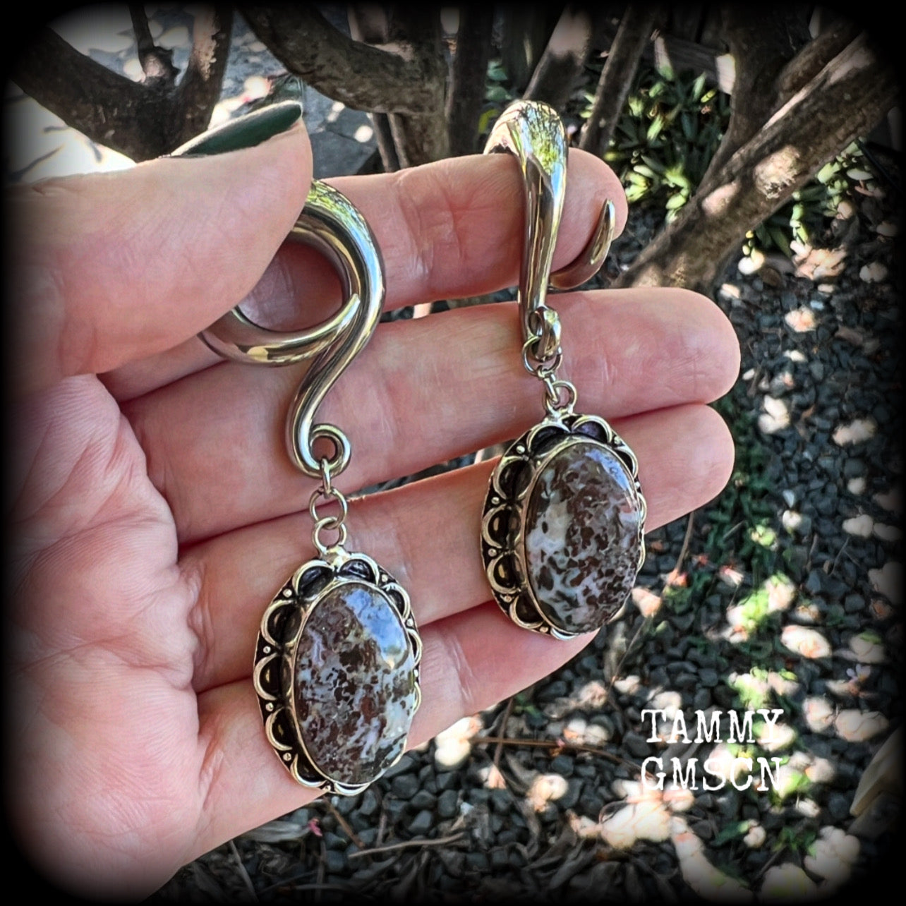 🔥 Chohua Jasper is a unique variety of jasper often used in metaphysical practices to promote intuition, creativity and spiritual awareness 🔥

Featuring gorgeous chocolate chohua jasper gemstones in a beautiful boho antique silver setting, these earrings measure 7cms from tip to tip, and weigh approx 18 grams each.

This pair have been made on 0 gauge (8mm) surgical steel full curl hooks, suitable for stretched lobes.
