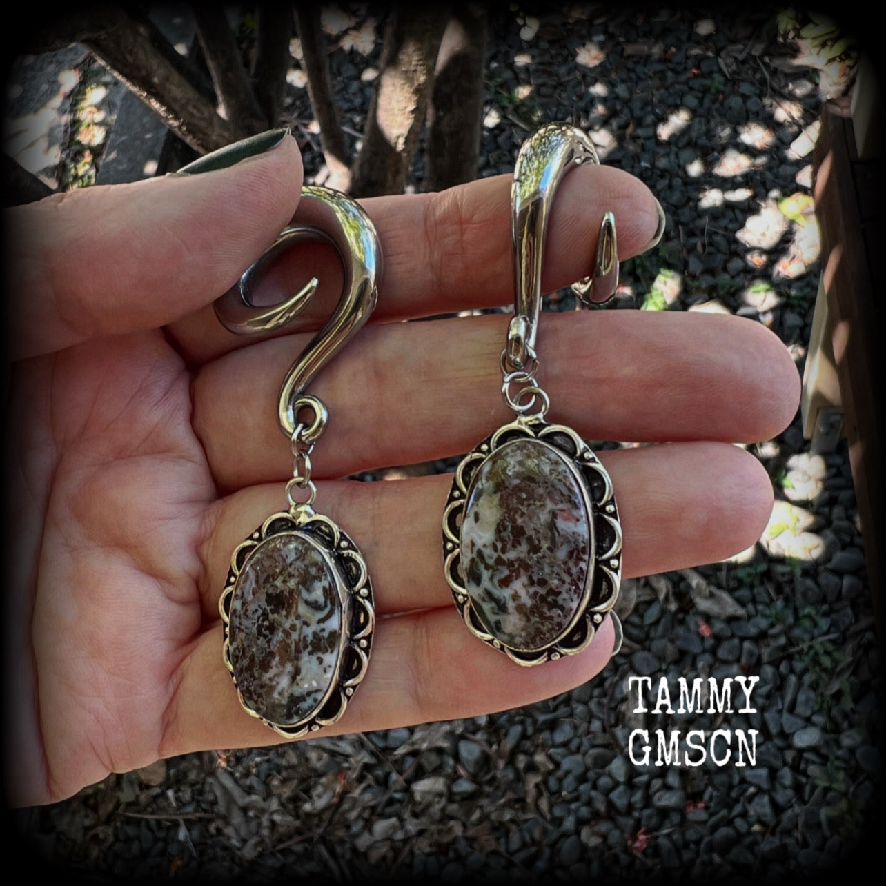 🔥 Chohua Jasper is a unique variety of jasper often used in metaphysical practices to promote intuition, creativity and spiritual awareness 🔥

Featuring gorgeous chocolate chohua jasper gemstones in a beautiful boho antique silver setting, these earrings measure 7cms from tip to tip, and weigh approx 18 grams each.

This pair have been made on 0 gauge (8mm) surgical steel full curl hooks, suitable for stretched lobes.