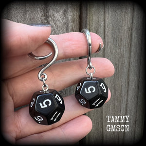 Gaming die-Dice gauged earrings