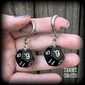 Gaming die-Dice gauged earrings