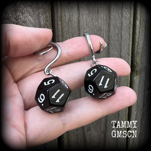 Gaming die-Dice gauged earrings