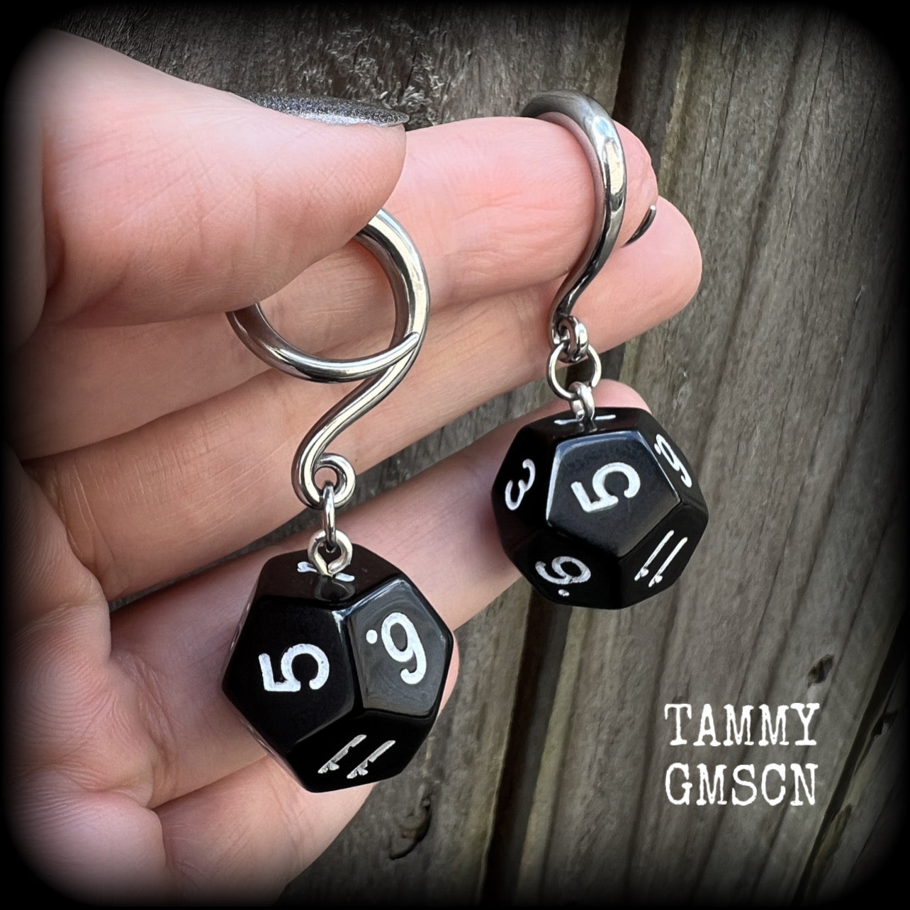 Gaming die-Dice gauged earrings