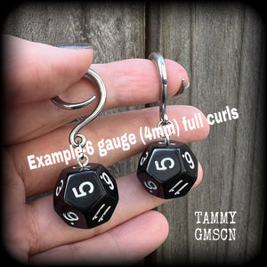 Gaming die-Dice gauged earrings