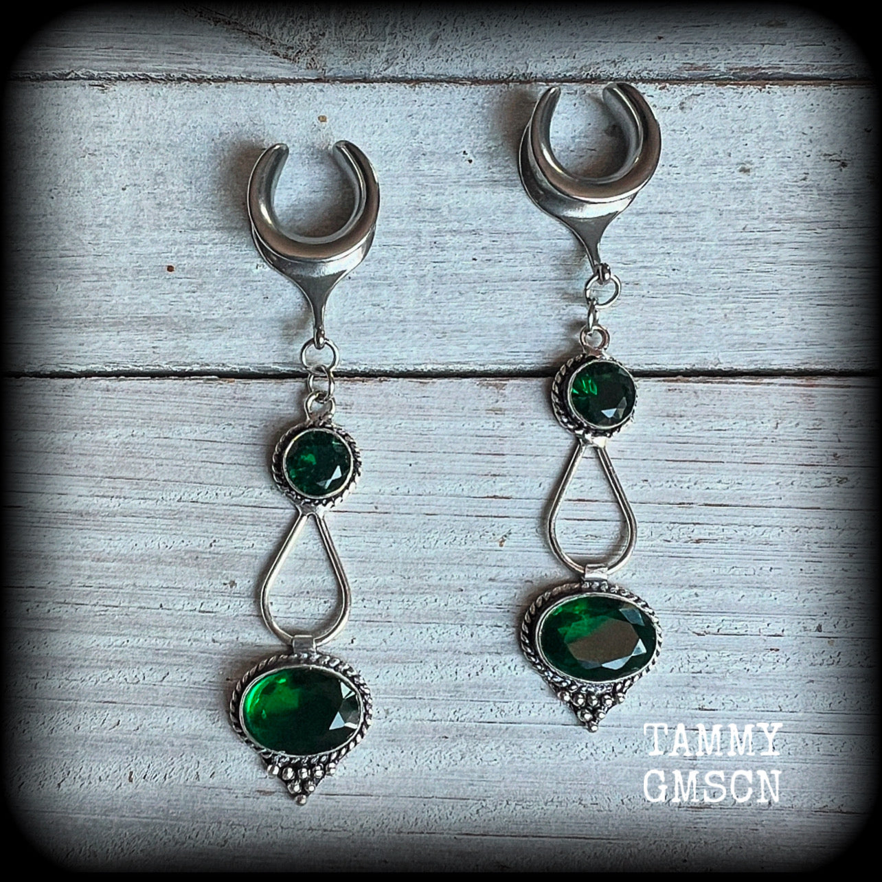 💚 Green quartz is associated with the heart chakra and is thought to awaken love, empathy, compassion.

This is a pair of gorgeous dangly dark green quartz and antique silver gauged earrings, weighing approx 8 grams a piece, nice and lightweight, and measuring just over 8cms from tip to tip.

These have been made on 9/16" gauge (14mm) surgical steel cradles, suitable for stretched lobes.