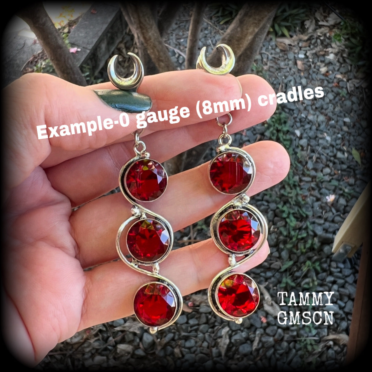 ♥️ Garnet is the birthstone for January, ans is often associated with good health, happiness, confidence, and mental clarity. 

These beautiful gauged earrings feature gorgeous deep red faceted garnet gemstones in an ornate antique silver setting, measuring 8cms from tip to tip, and weighing approx 10 grams each, nice and light weight.

These earrings have been made on 0 gauge (8mm) surgical steel cradles, to be worn in stretched lobes.
