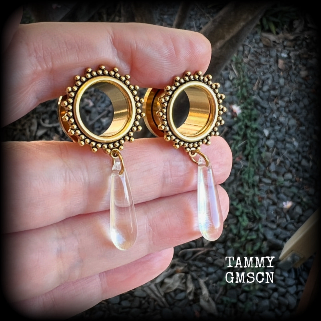 These gorgeous tunnel dangles feature beautiful glass teardrops, are light weight, weighing approx 7 grams each and measure just under 5cms from tip to tip.

This pair have been made with 9/16" (14mm) gauge ornate surgical steel screw fit tunnels.
