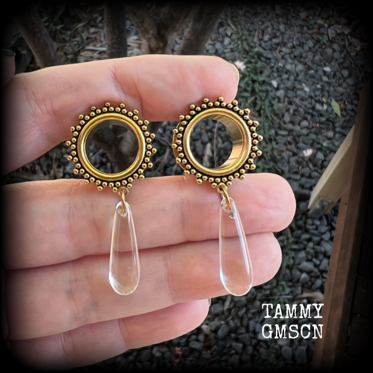These gorgeous tunnel dangles feature beautiful glass teardrops, are light weight, weighing approx 7 grams each and measure just under 5cms from tip to tip.

This pair have been made with 9/16" (14mm) gauge ornate surgical steel screw fit tunnels.
