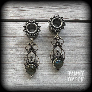 These gorgeous tunnel earrings have been made with beautiful labradorite gemstones in a boho antique silver setting, weighing approx 5 grams each and measure just under 5cms from tip to tip.

This pair has been made with 0 gauge (8mm) surgical steel ornate tunnels-suitable for stretched lobes.