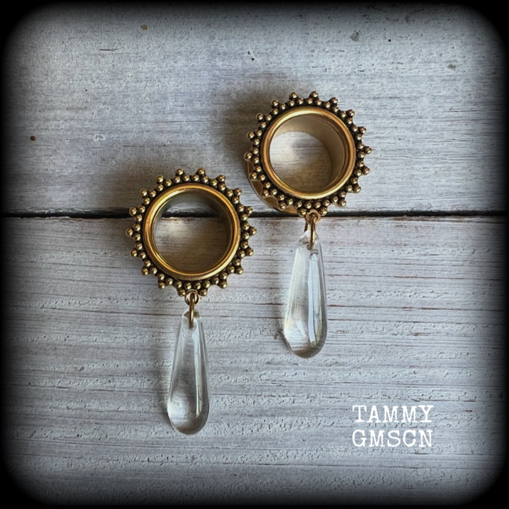 These gorgeous tunnel dangles feature beautiful glass teardrops, are light weight, weighing approx 7 grams each and measure just under 5cms from tip to tip.  This pair have been made with 9/16" (14mm) gauge ornate surgical steel screw fit tunnels.