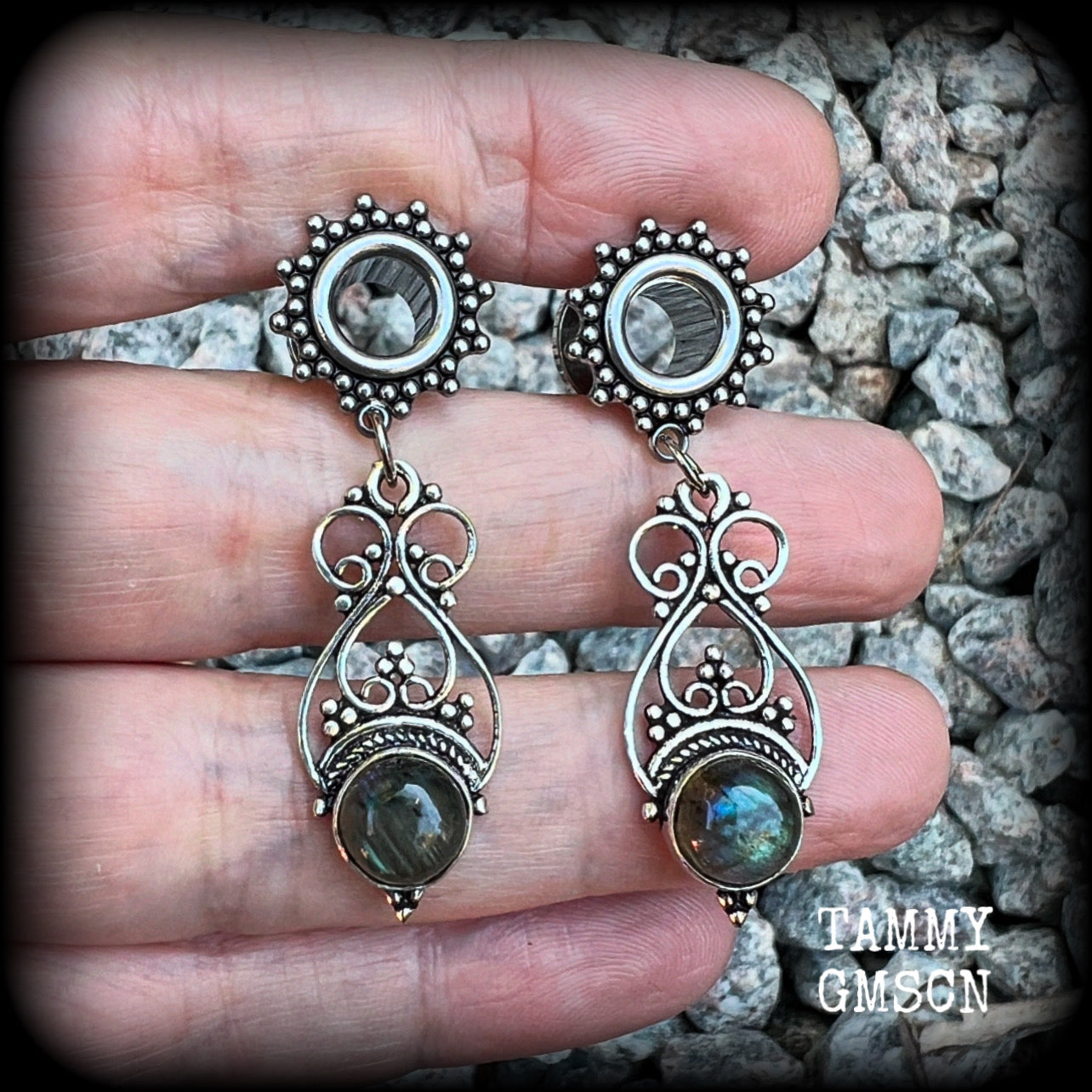 These gorgeous tunnel earrings have been made with beautiful labradorite gemstones in a boho antique silver setting, weighing approx 5 grams each and measure just under 5cms from tip to tip.  This pair has been made with 0 gauge (8mm) surgical steel ornate tunnels-suitable for stretched lobes.