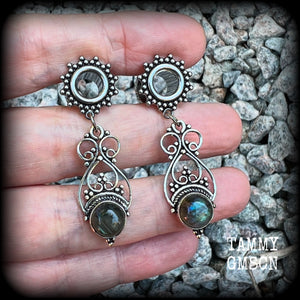 These gorgeous tunnel earrings have been made with beautiful labradorite gemstones in a boho antique silver setting, weighing approx 5 grams each and measure just under 5cms from tip to tip.  This pair has been made with 0 gauge (8mm) surgical steel ornate tunnels-suitable for stretched lobes.