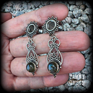 These gorgeous tunnel earrings have been made with beautiful labradorite gemstones in a boho antique silver setting, weighing approx 5 grams each and measure just under 5cms from tip to tip.  This pair has been made with 0 gauge (8mm) surgical steel ornate tunnels-suitable for stretched lobes.