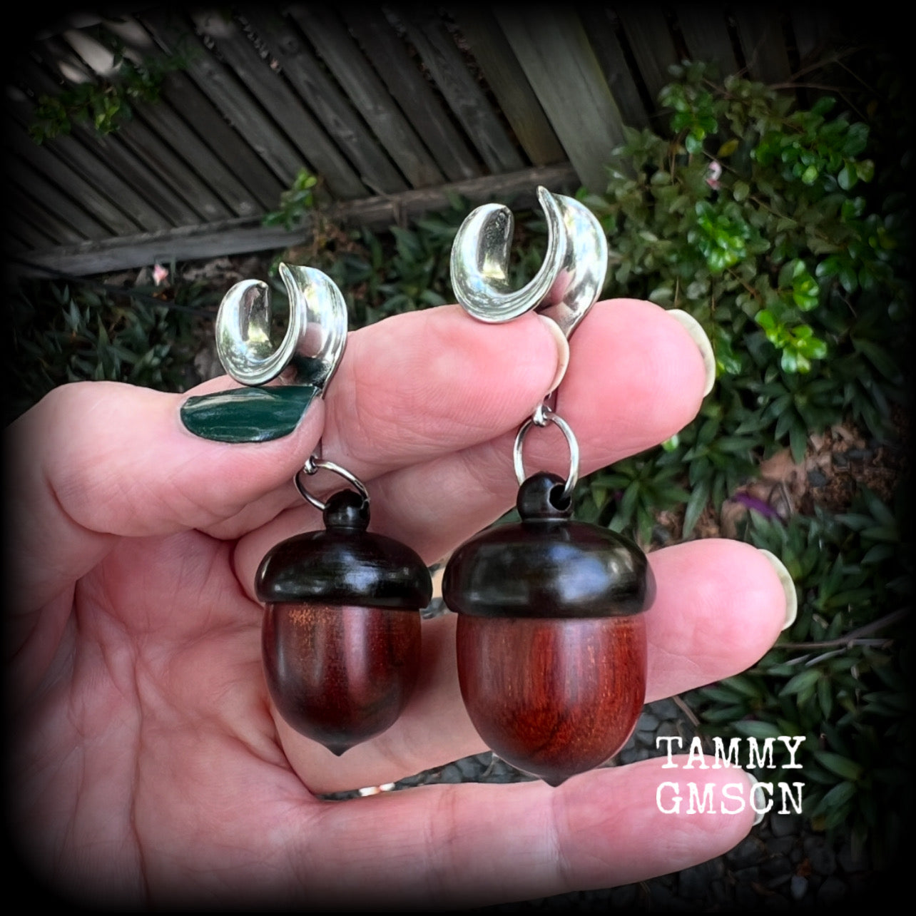 These gorgeous carved red Sandalwood acorn stash pot earrings weigh in at only 7 grams a piece, and measure just on 6cms from tip to tip.

This pair has been made with 1/2” gauge (12mm) surgical steel cradles, suitable for stretched lobes.