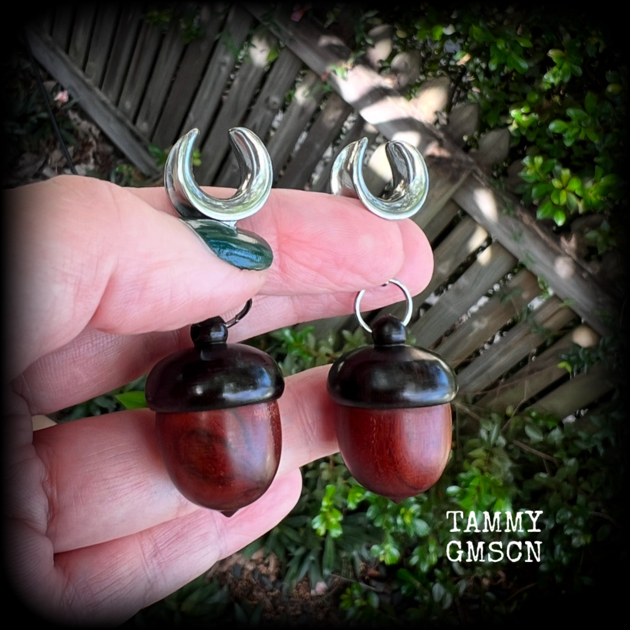 These gorgeous carved red Sandalwood acorn stash pot earrings weigh in at only 7 grams a piece, and measure just on 6cms from tip to tip.

This pair has been made with 1/2” gauge (12mm) surgical steel cradles, suitable for stretched lobes.