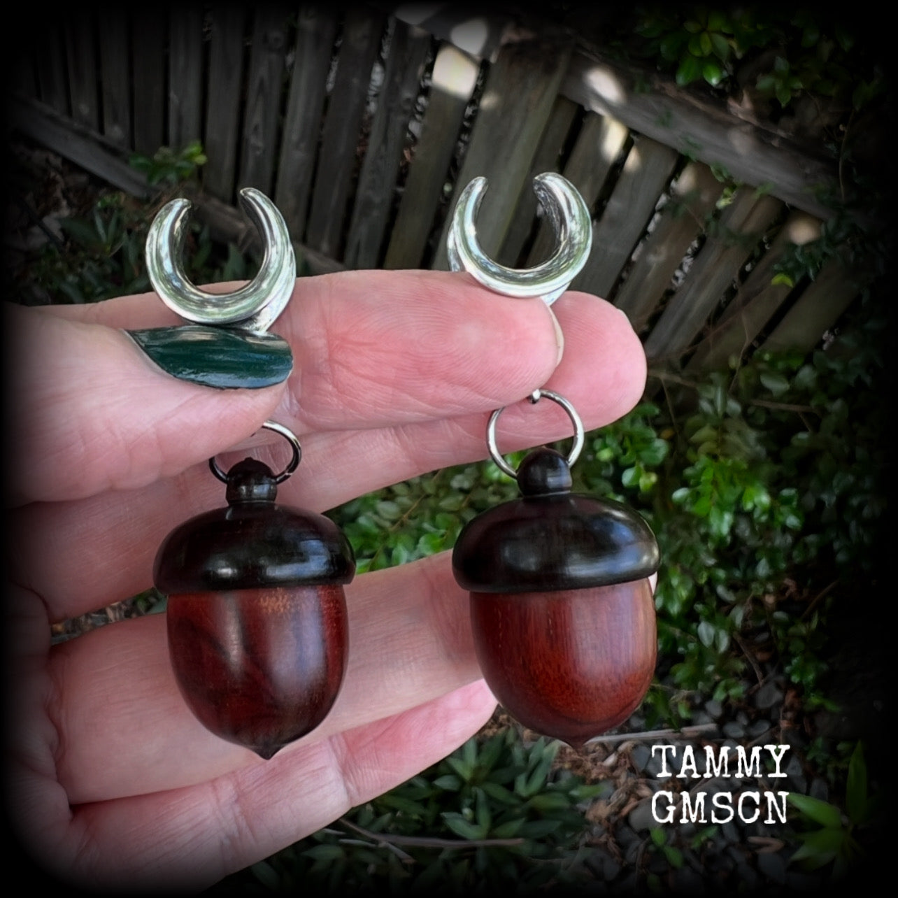 These gorgeous carved red Sandalwood acorn stash pot earrings weigh in at only 7 grams a piece, and measure just on 6cms from tip to tip.

This pair has been made with 1/2” gauge (12mm) surgical steel cradles, suitable for stretched lobes.