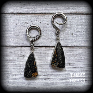 Featuring gorgeous polished ocean jasper gemstones, these beautiful gauged earrings weigh in at 9 grams a piece, and are nice and dangly at just over on 6cms from tip to tip.
This pair has been made on 6 gauge (4mm) surgical steel full curl hooks, to be worn in stretched lobes.