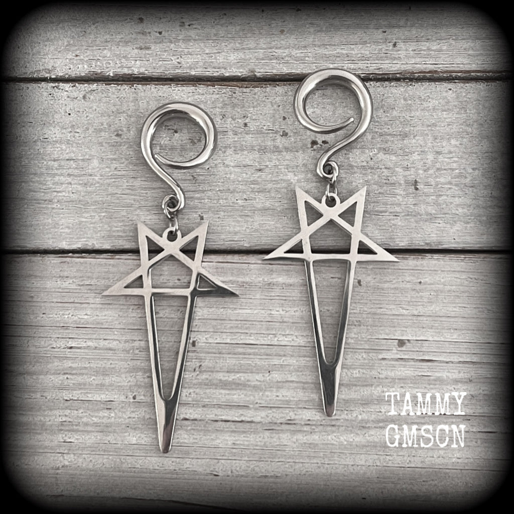 These gauged earrings are beautiful!! Featuring elongated stainless steel inverted pentagrams, these earrings measure just on 8 from tip to tip, and weigh approx 7 grams each.
This pair have been made on 6 gauge (4mm) surgical steel full curl hooks, suitable for stretched lobes.