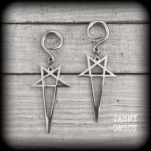 These gauged earrings are beautiful!! Featuring elongated stainless steel inverted pentagrams, these earrings measure just on 8 from tip to tip, and weigh approx 7 grams each.
This pair have been made on 6 gauge (4mm) surgical steel full curl hooks, suitable for stretched lobes.
