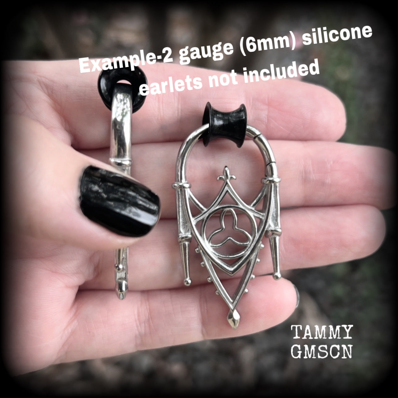 These gorgeous gothic tunnel earrings feature a beautiful antique silver ornate gothic cathedral architectural arch, measuring just on 5cms from tip to tip, and weighing approx 10 grams each.  These are suitable to be worn in naked stretched lobes from 6 gauge (4mm), and will fit comfortably in silicone earlets or tunnels from 2 gauge (6mm).