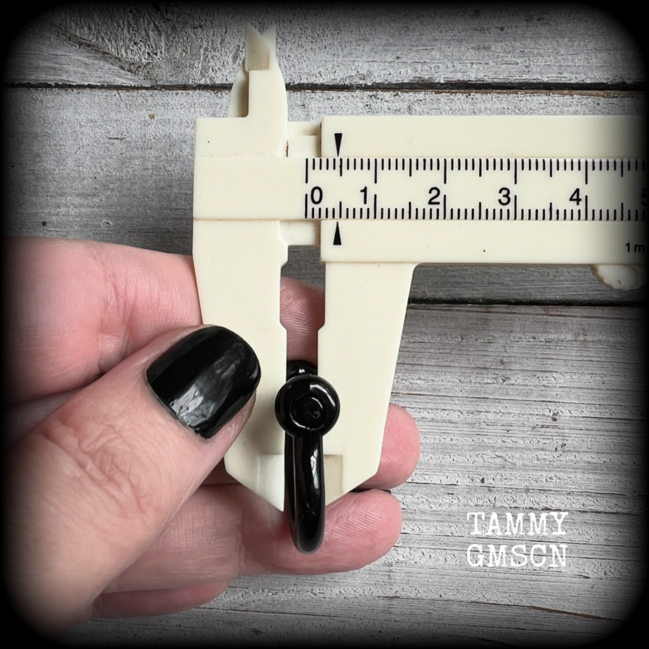 DIY industrial D shackles for ear weights-Black enamel