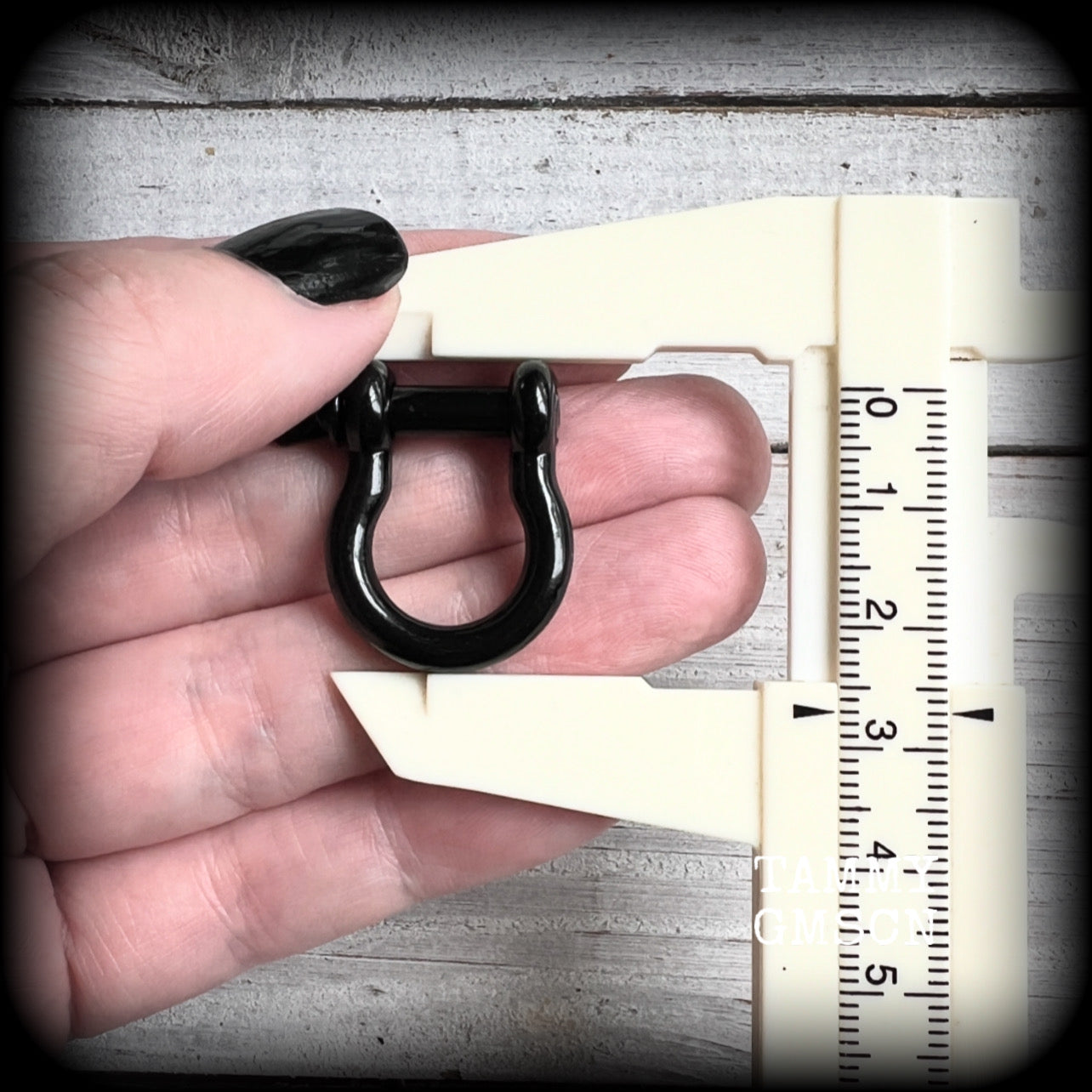 DIY industrial D shackles for ear weights-Black enamel