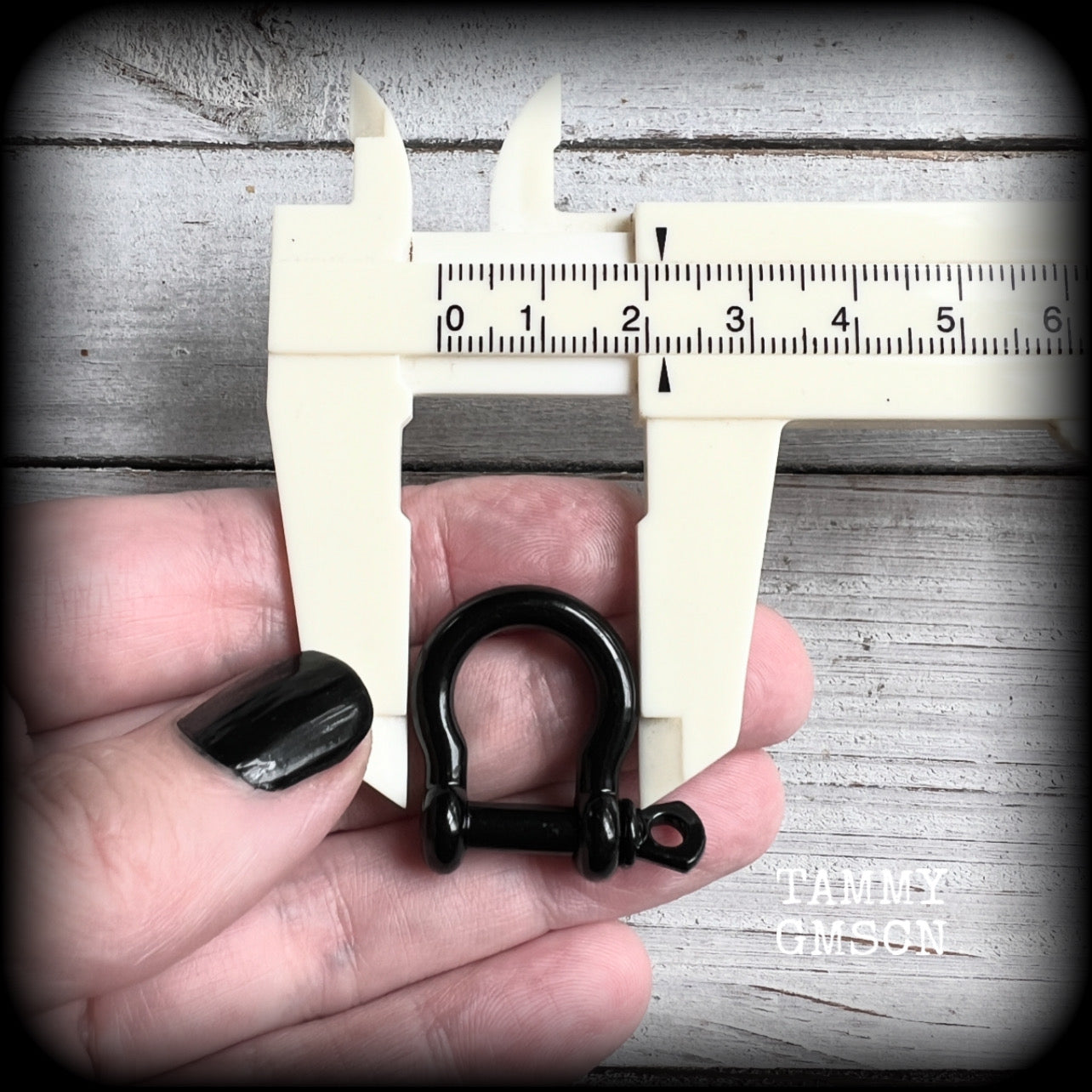 DIY industrial D shackles for ear weights-Black enamel