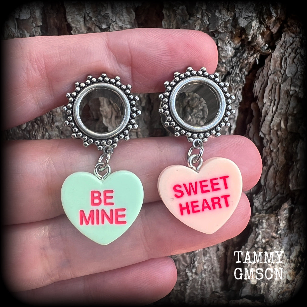 These adorable tunnel earrings feature cute candy hearts, are nice and lightweight, weighing only 6 grams each and measure just over 4cms from tip to tip.
This pair has been made with 1/2 (12mm) gauge ornate stainless steel screw fit tunnels.
